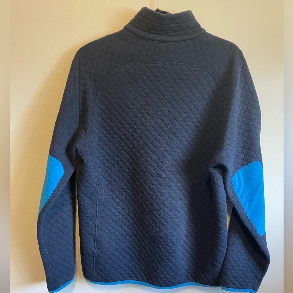 WOODS- Women's Farnham Quilted
Sweatshirt size medium - Picture 2 of 3